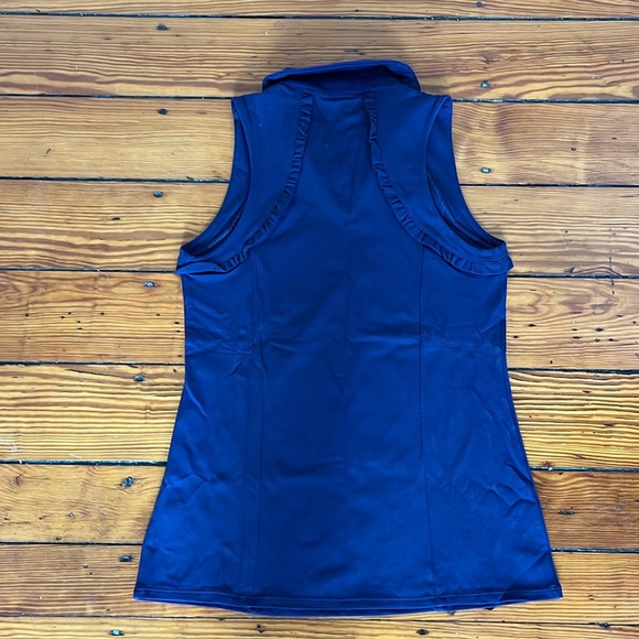 Lilly Pulitzer. NWT. Athletic sleeveless polo. Navy, size xl - Picture 3 of 6